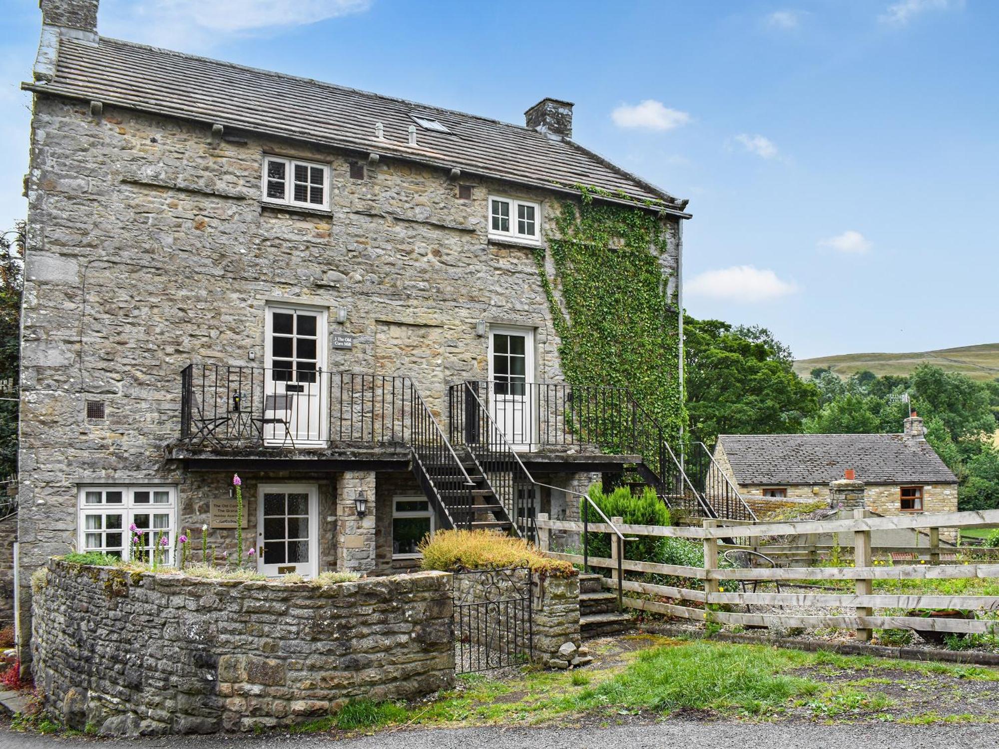 1 The Old Corn Mill Villa West Burton Bagian luar foto